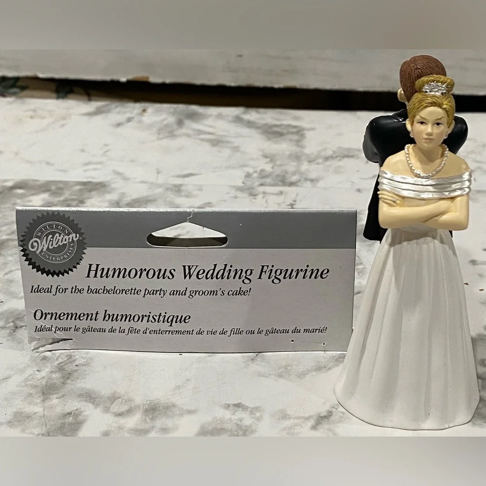 2003 WILTON Humorous WEDDING CAKE Topper Figurine Bride Groom Back To Back